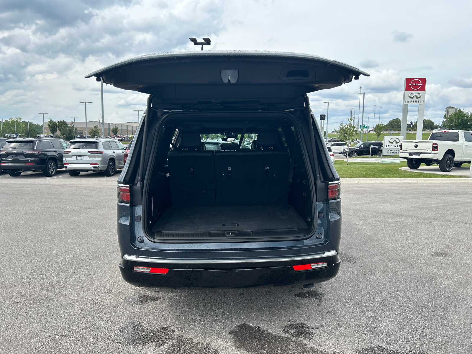 2024 Jeep Wagoneer L Series III 10