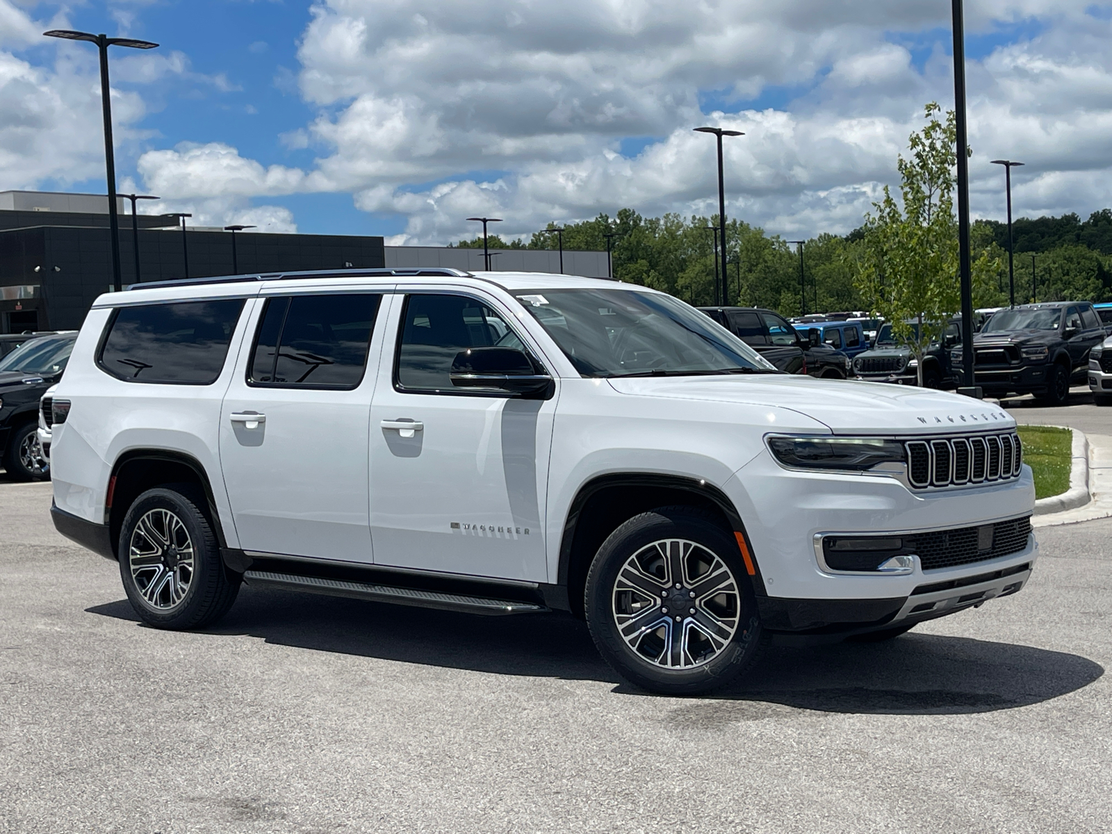 2024 Jeep Wagoneer L Series II 1