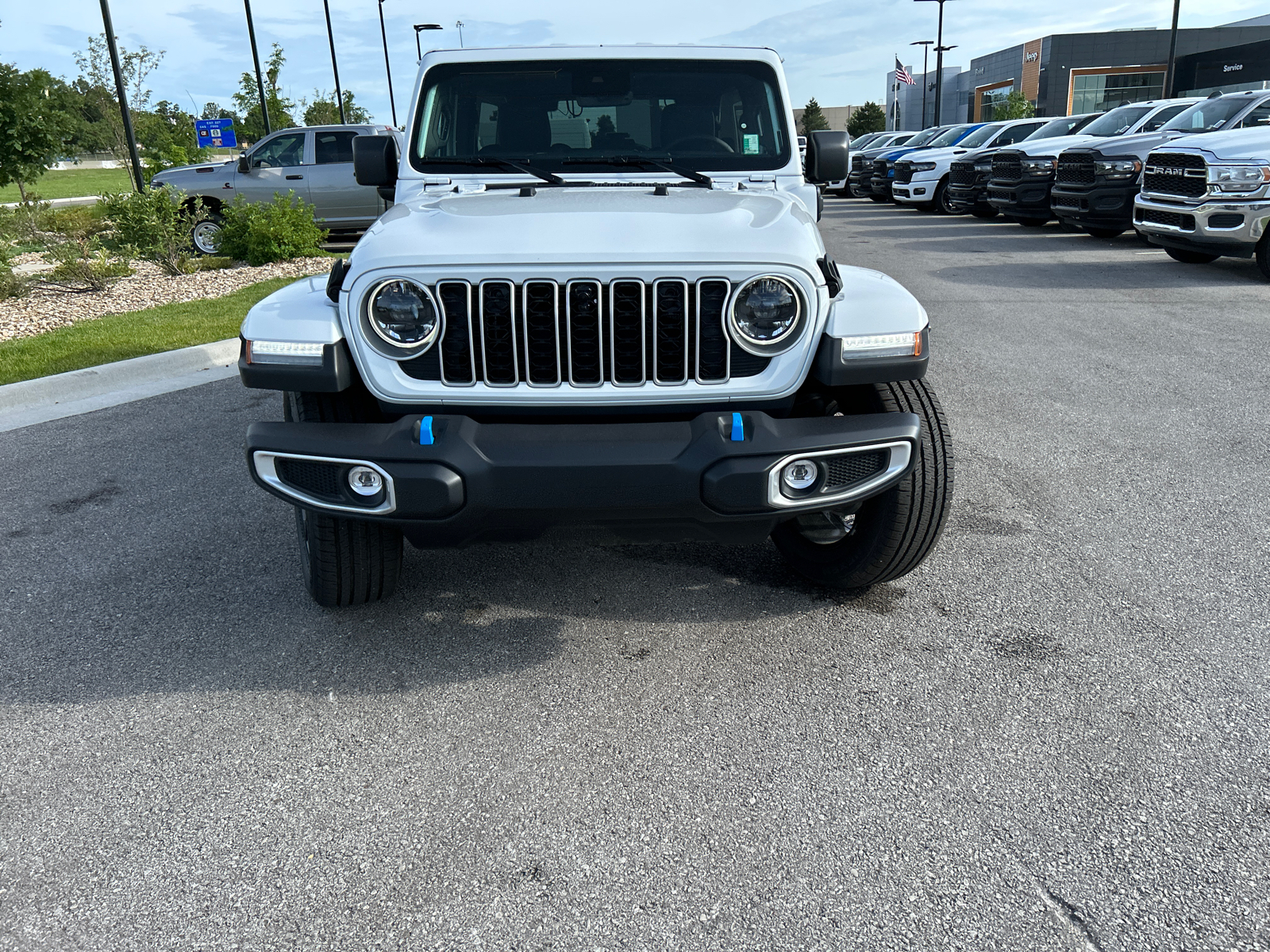 2024 Jeep Wrangler 4xe Sahara 3