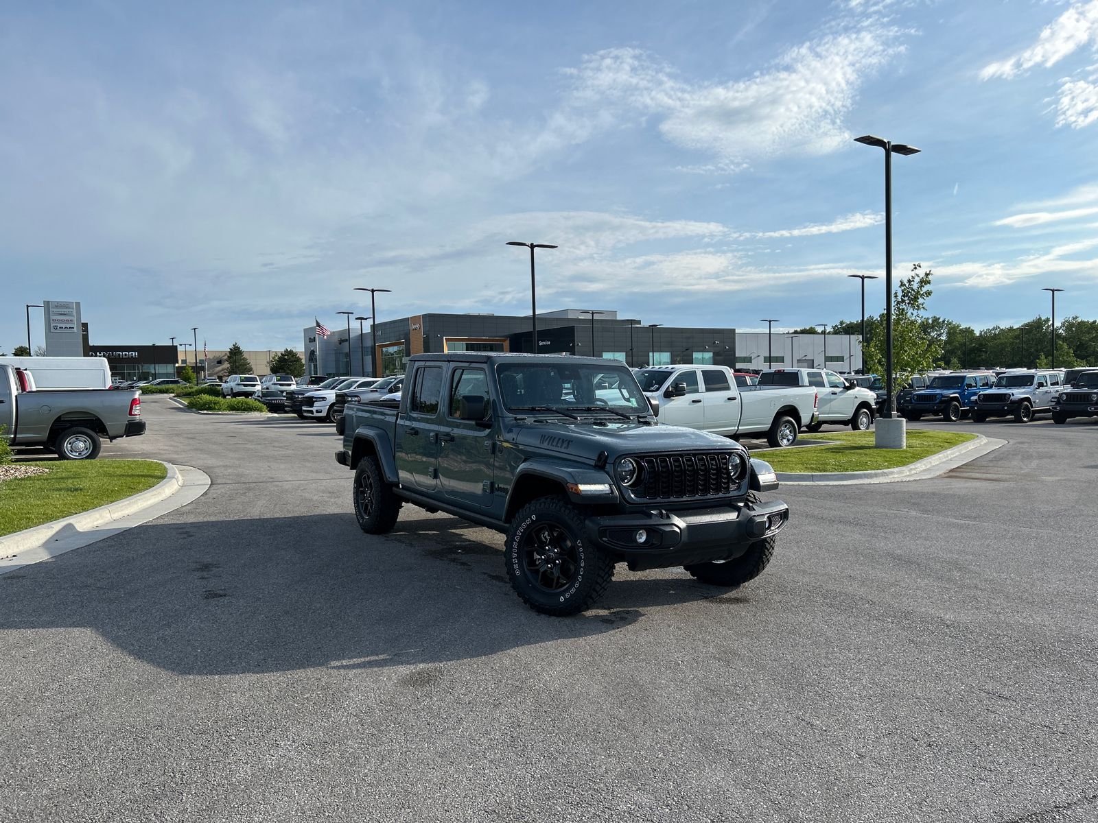 2024 Jeep Gladiator Willys 4x4 1