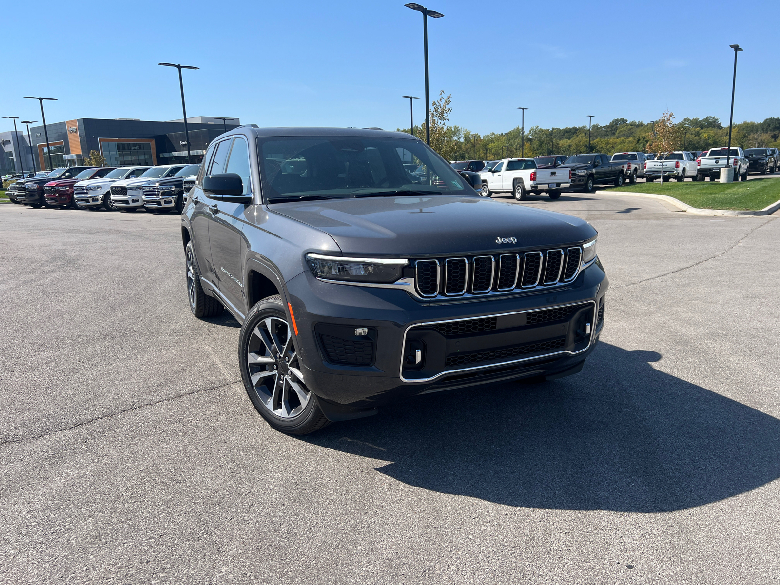 2024 Jeep Grand Cherokee Overland 2