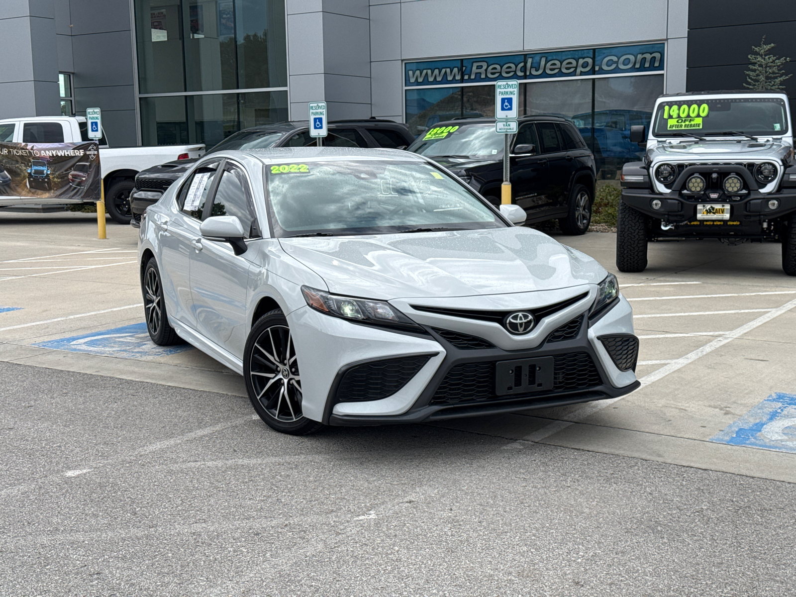 2022 Toyota Camry SE 2