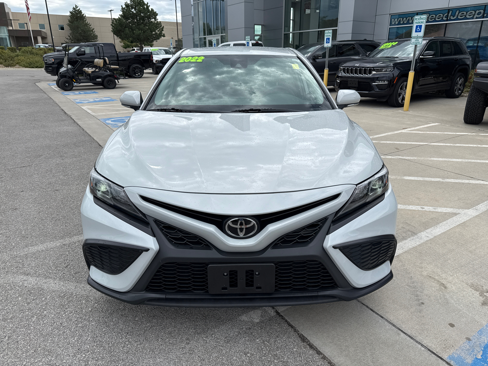 2022 Toyota Camry SE 3