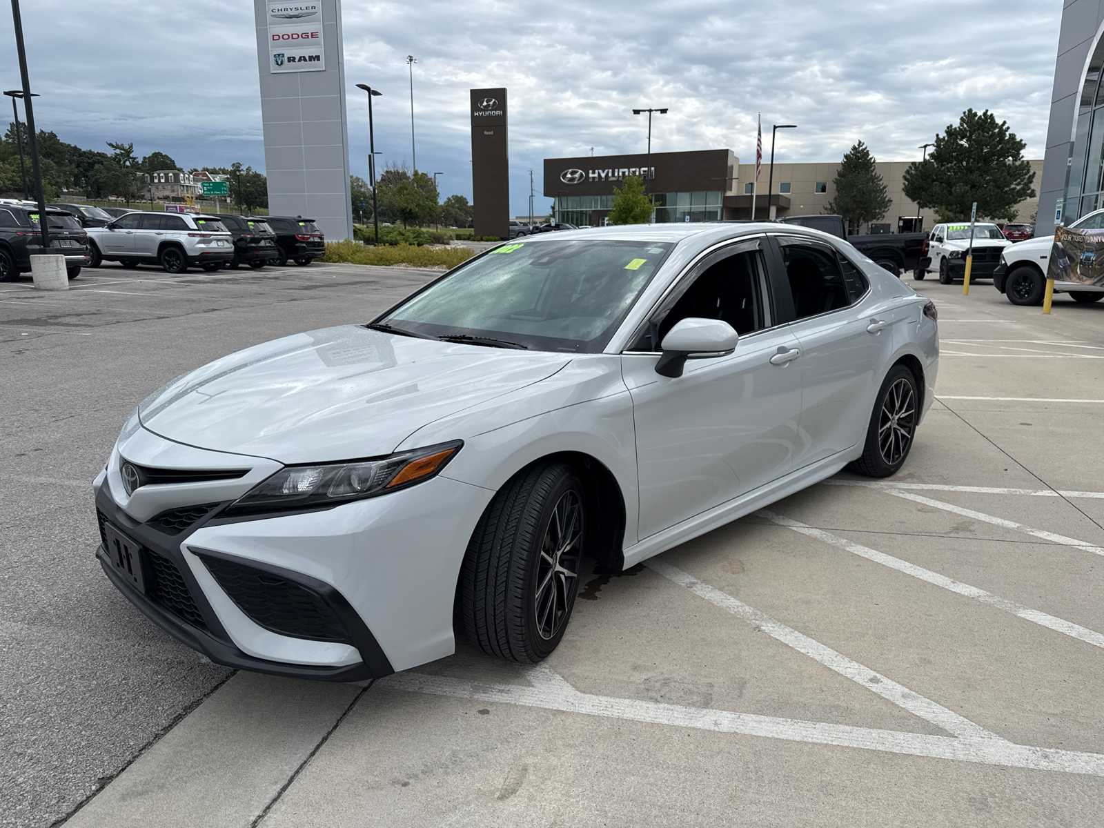 2022 Toyota Camry SE 4