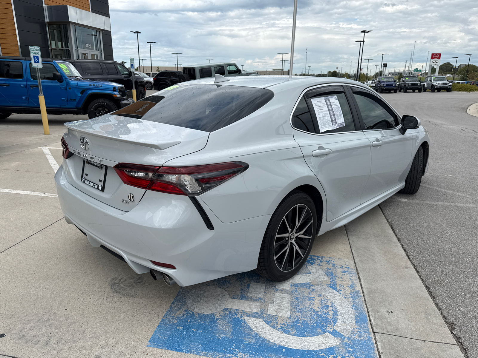 2022 Toyota Camry SE 9