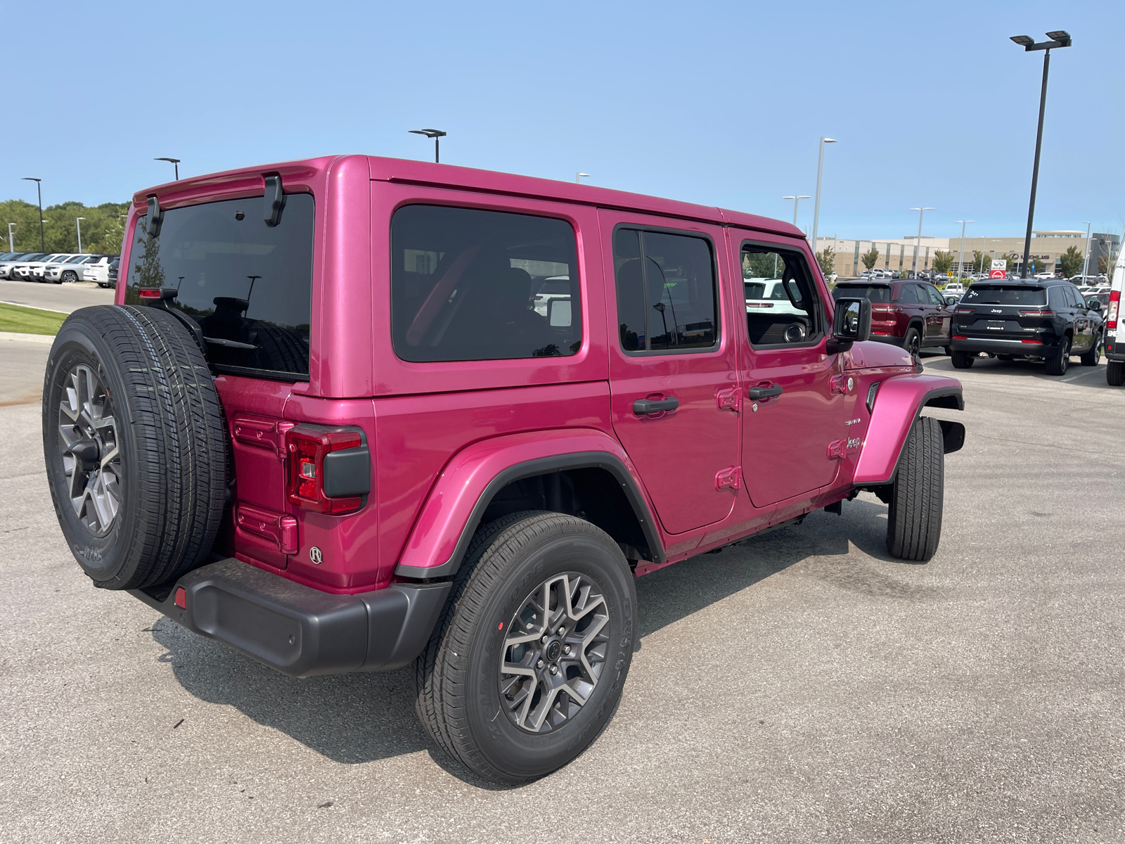 2024 Jeep Wrangler Sahara 9