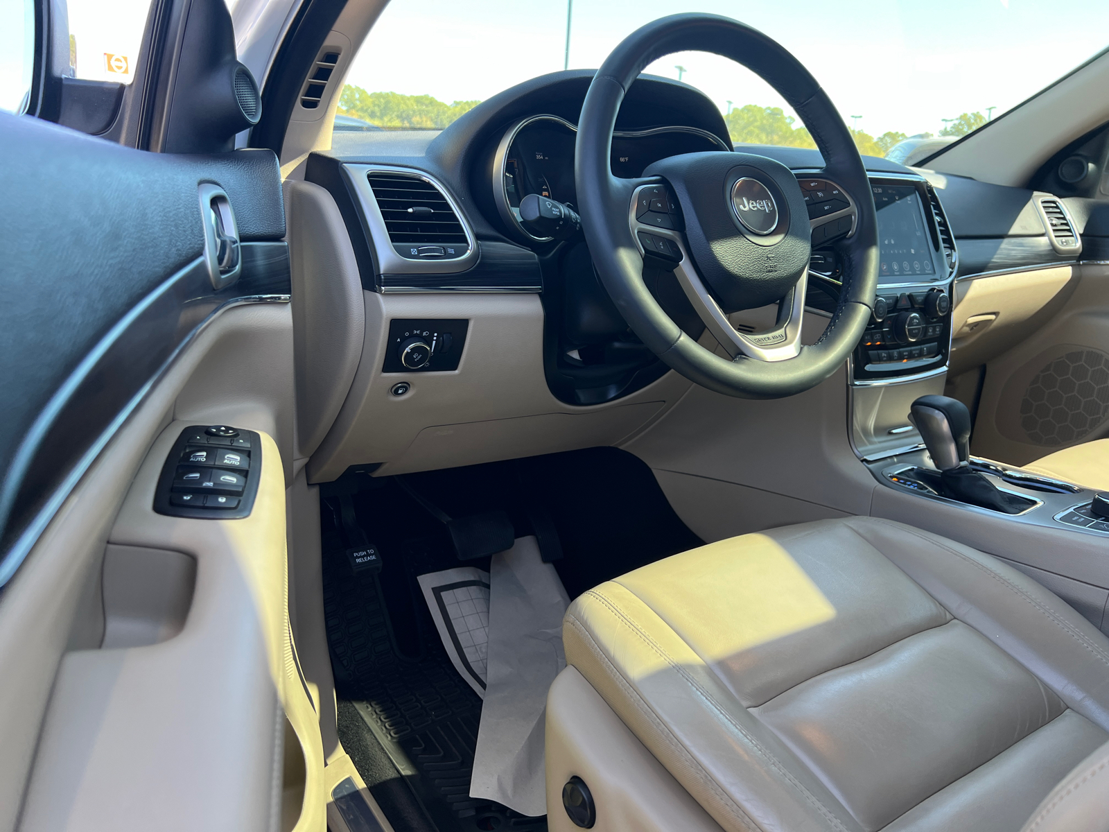 2019 Jeep Grand Cherokee Limited 17