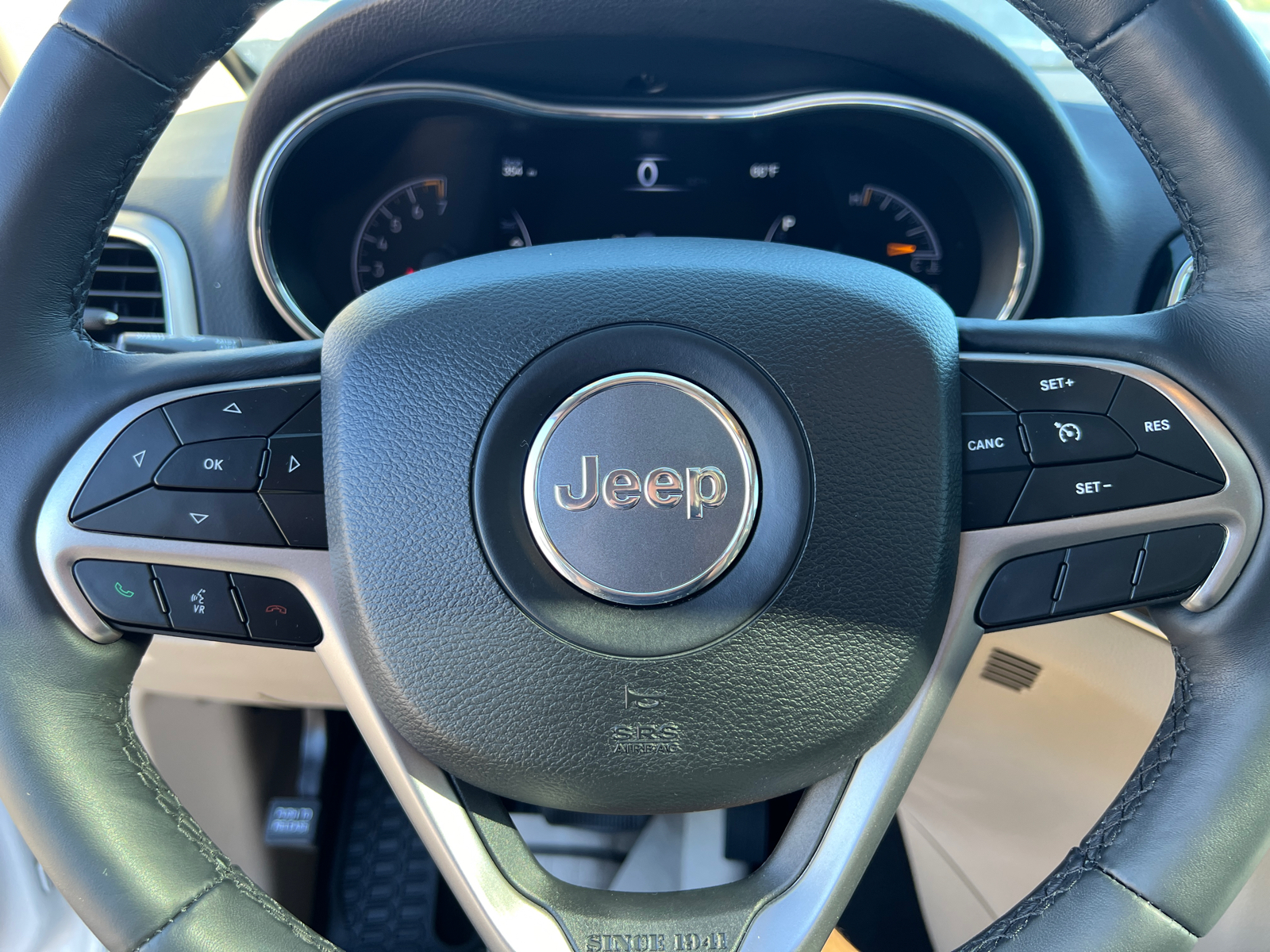 2019 Jeep Grand Cherokee Limited 24