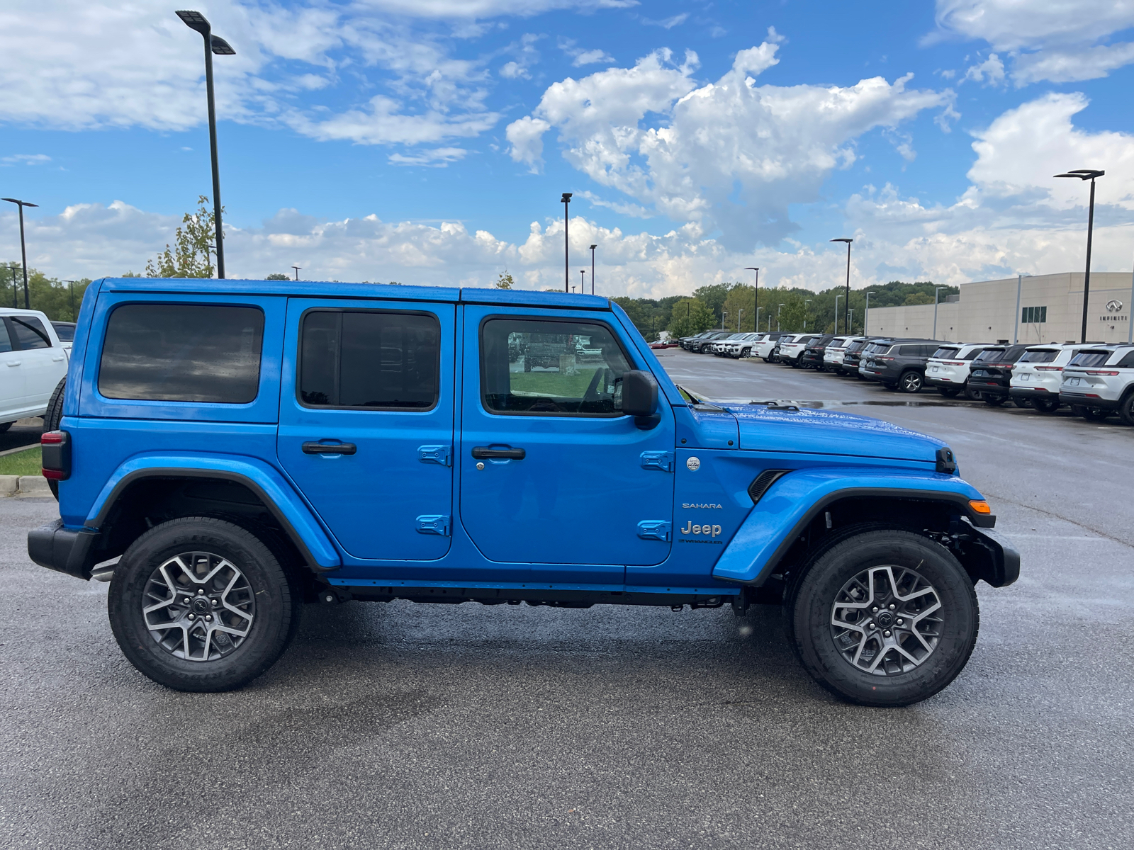 2024 Jeep Wrangler Sahara 25