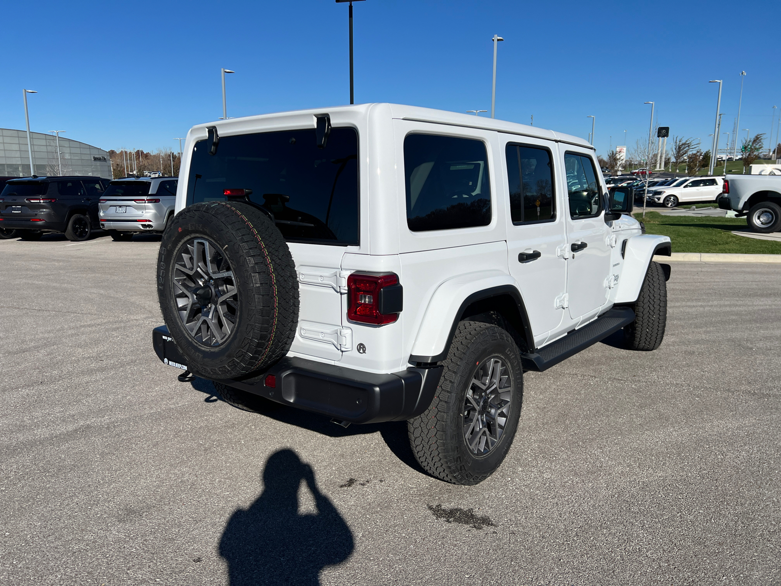 2024 Jeep Wrangler Sahara 9