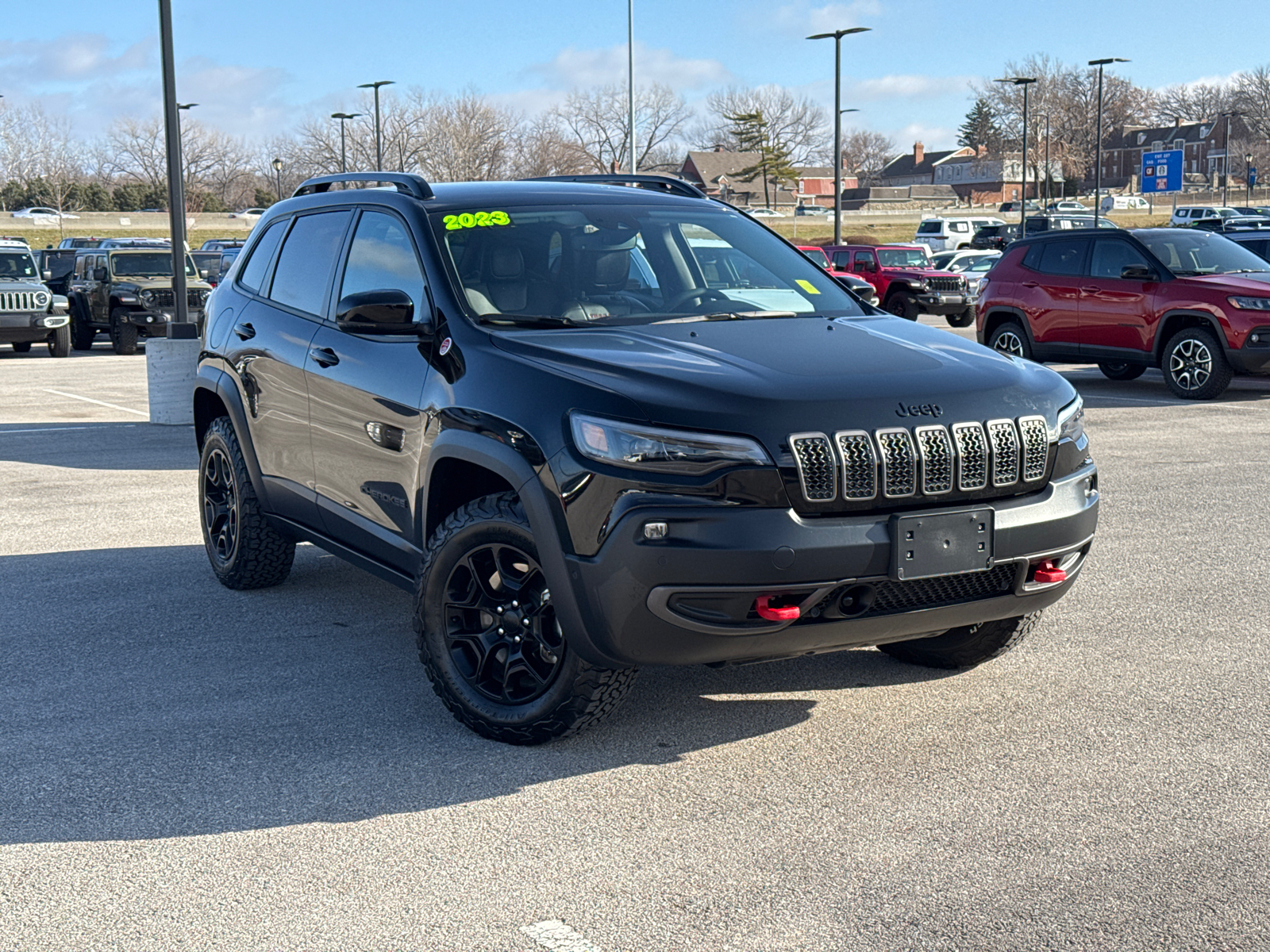 2023 Jeep Cherokee Trailhawk 2