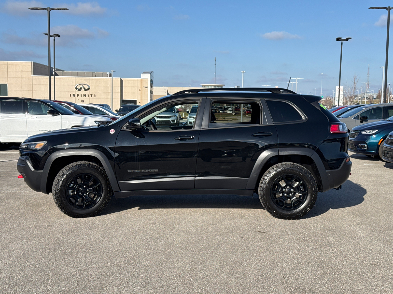 2023 Jeep Cherokee Trailhawk 5