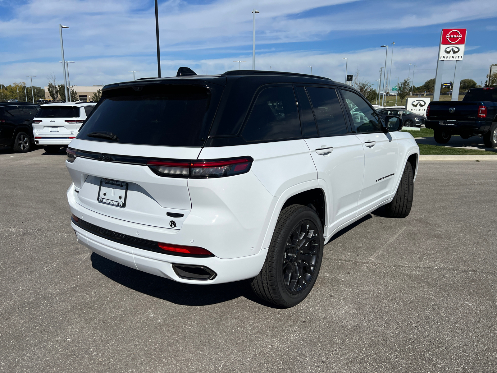 2025 Jeep Grand Cherokee Summit 9