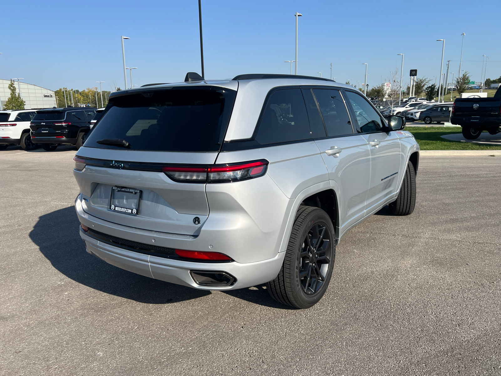 2025 Jeep Grand Cherokee 4xe Anniversary Edition 9