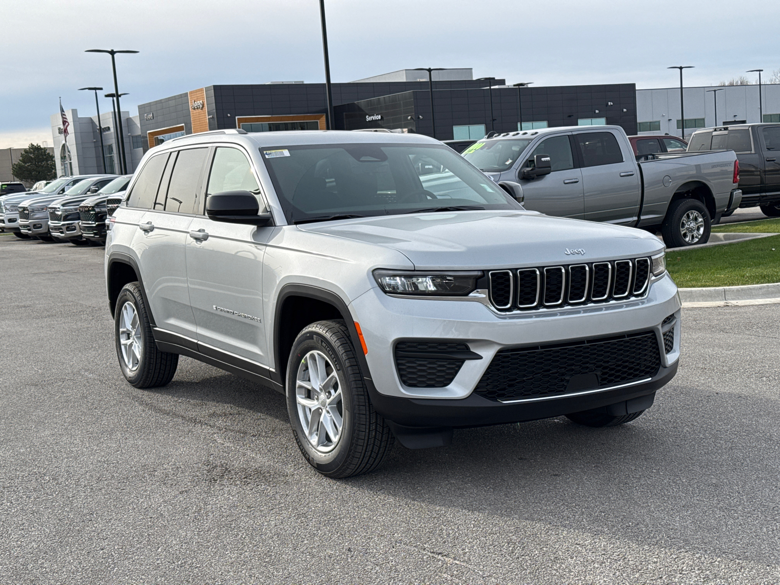 2025 Jeep Grand Cherokee LAREDO X 4X4 2