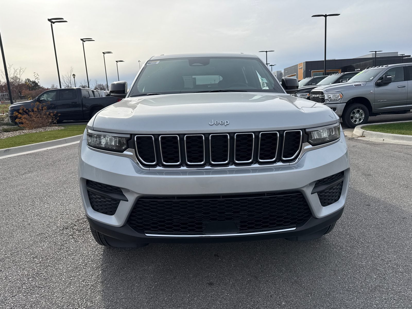 2025 Jeep Grand Cherokee LAREDO X 4X4 3