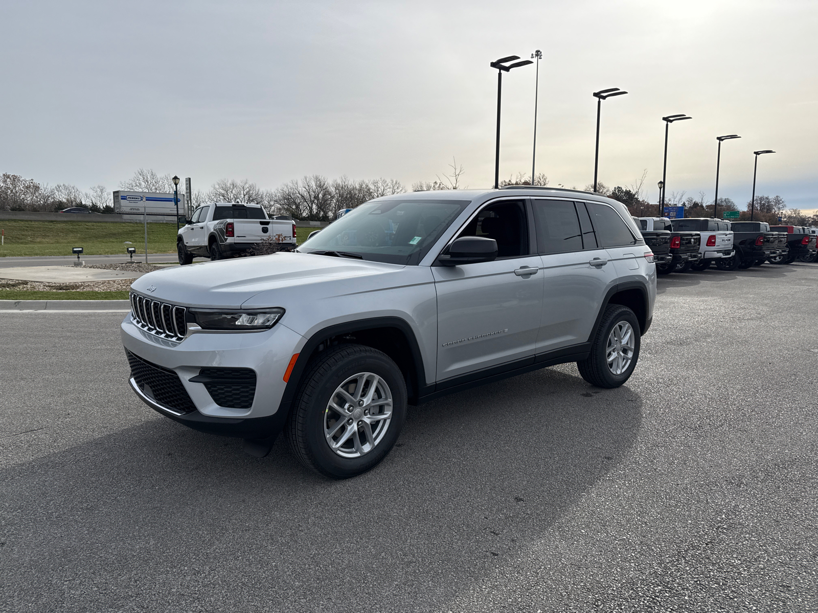 2025 Jeep Grand Cherokee LAREDO X 4X4 4