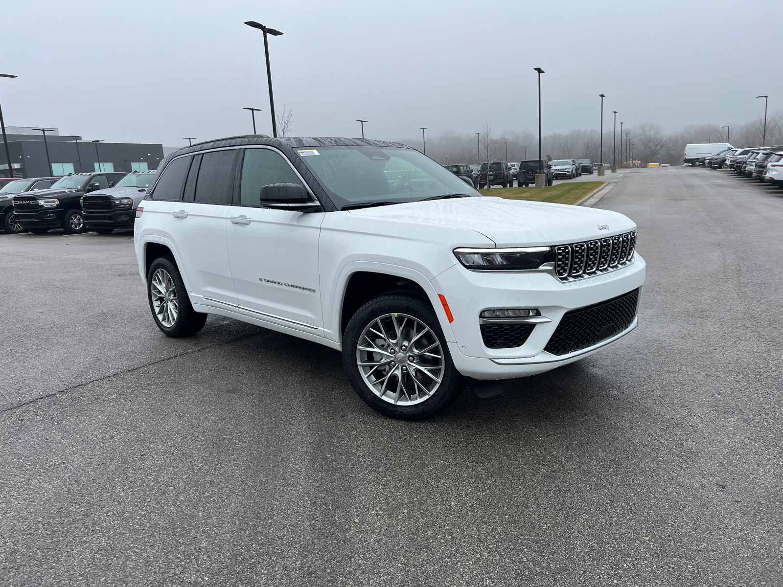 2025 Jeep Grand Cherokee Summit 1