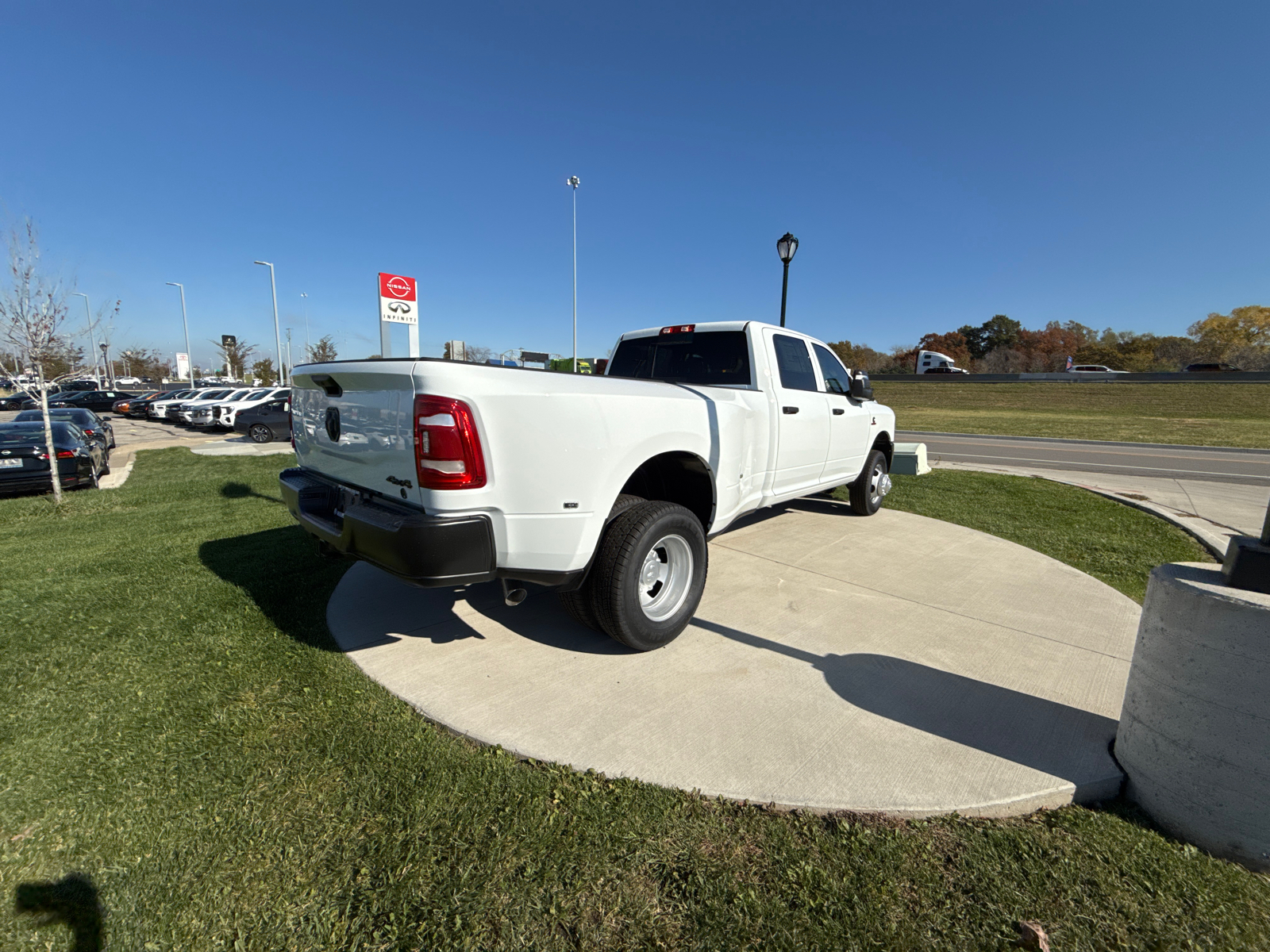 2024 Ram 3500 Tradesman 4x4 Crew Cab 8 Box 26