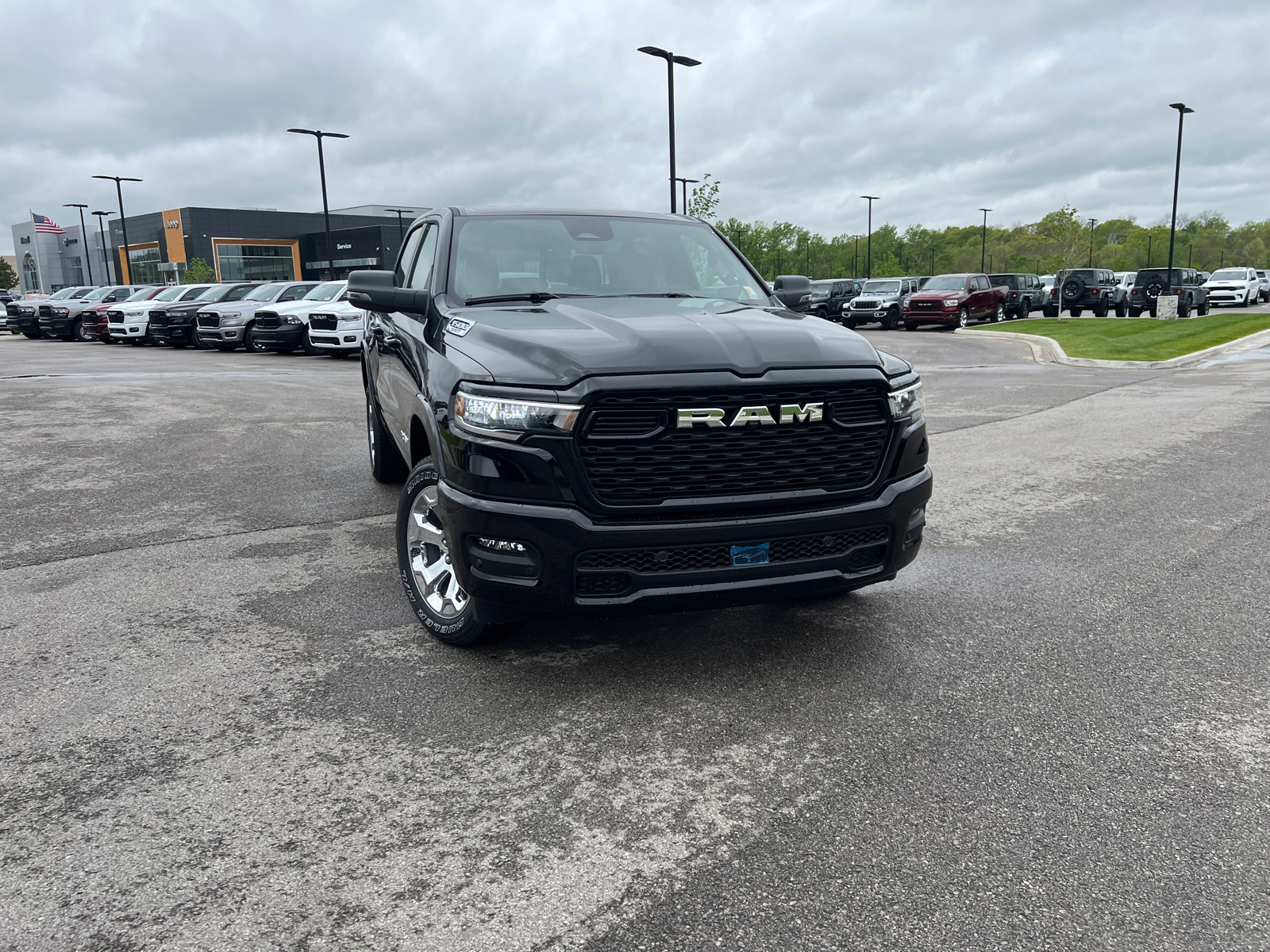 2025 Ram 1500 Big Horn 4x4 Crew Cab 57 Box 2