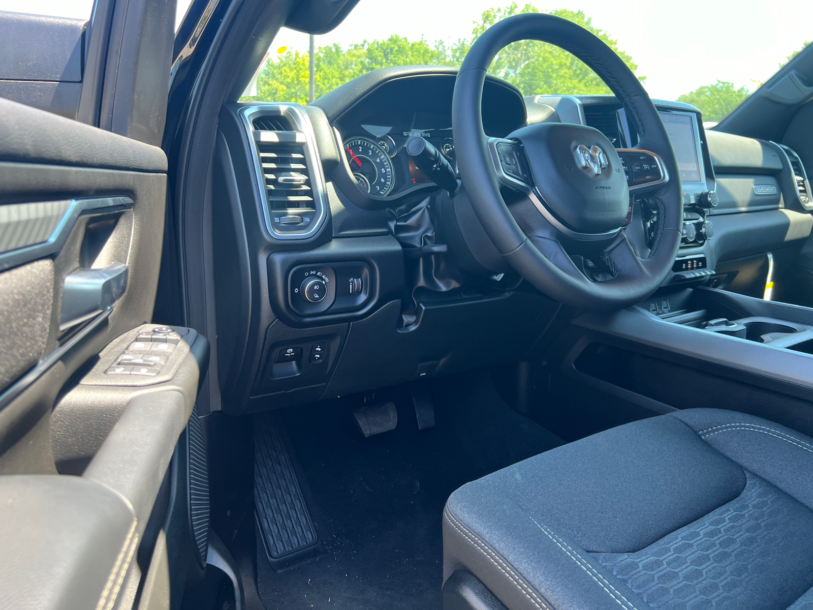 2025 Ram 1500 Big Horn 4x4 Crew Cab 57 Box 18