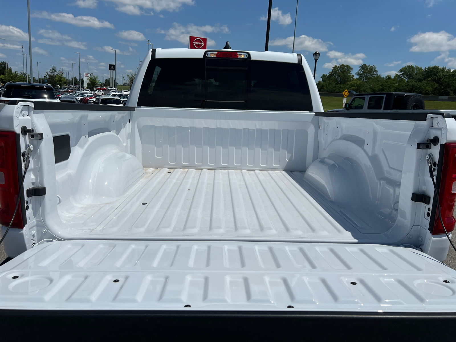 2025 Ram 1500 Big Horn 4x4 Crew Cab 57 Box 10