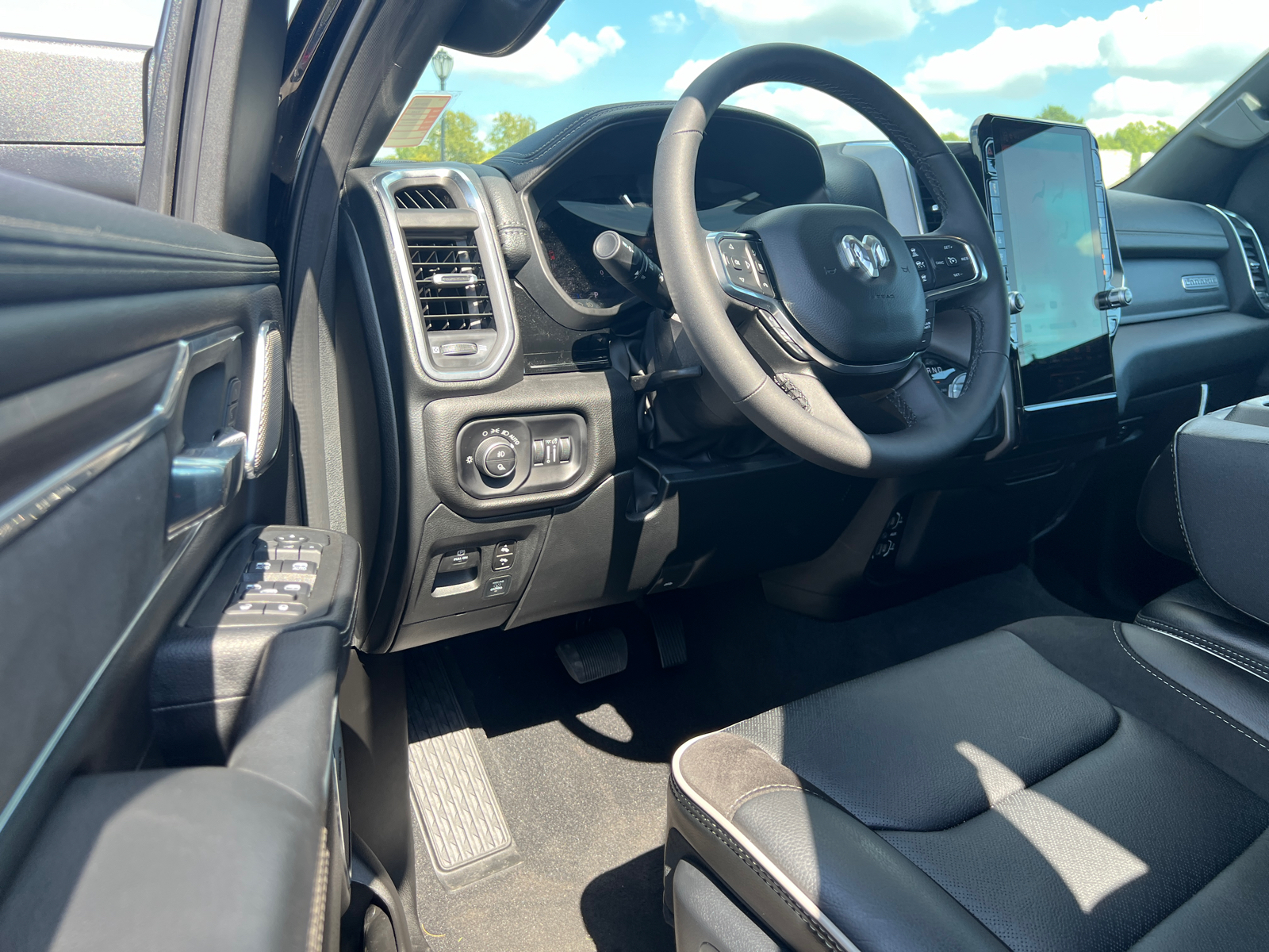 2025 Ram 1500 Laramie 4x4 Crew Cab 57 Box 18