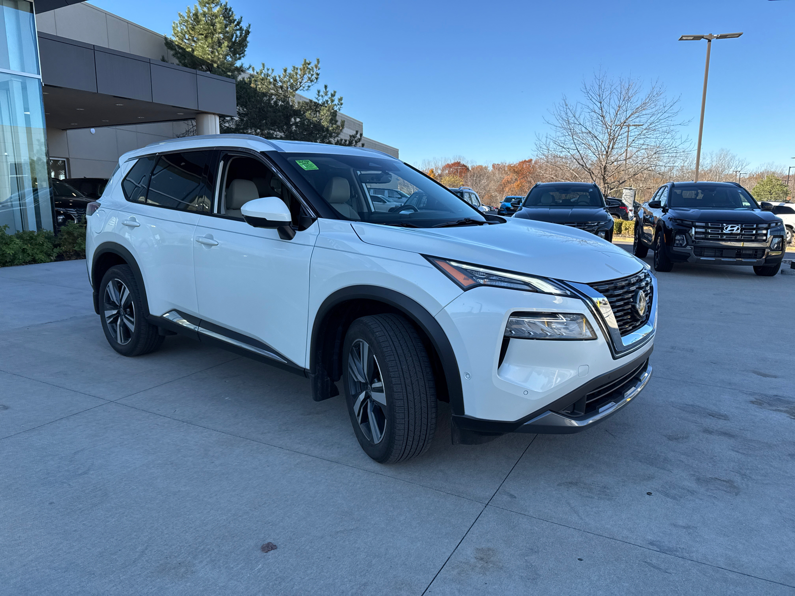 2023 Nissan Rogue SL 4