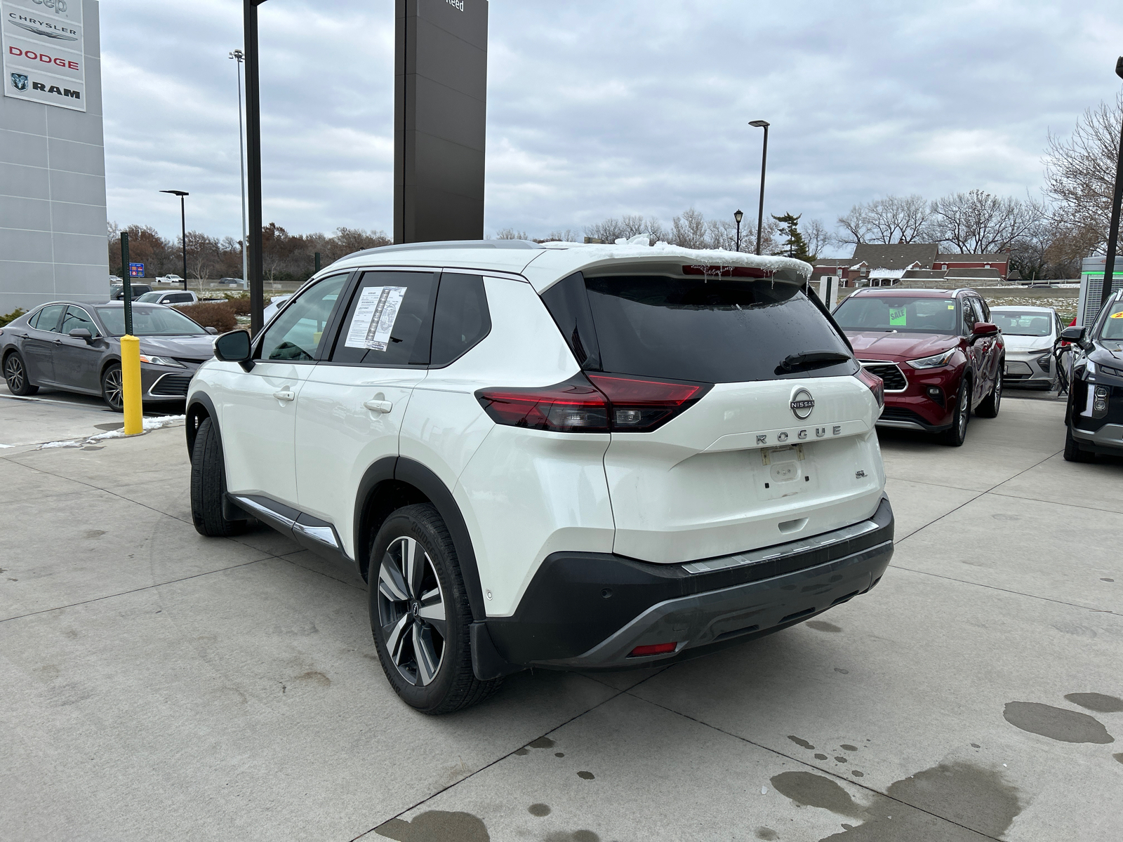 2023 Nissan Rogue SL 12