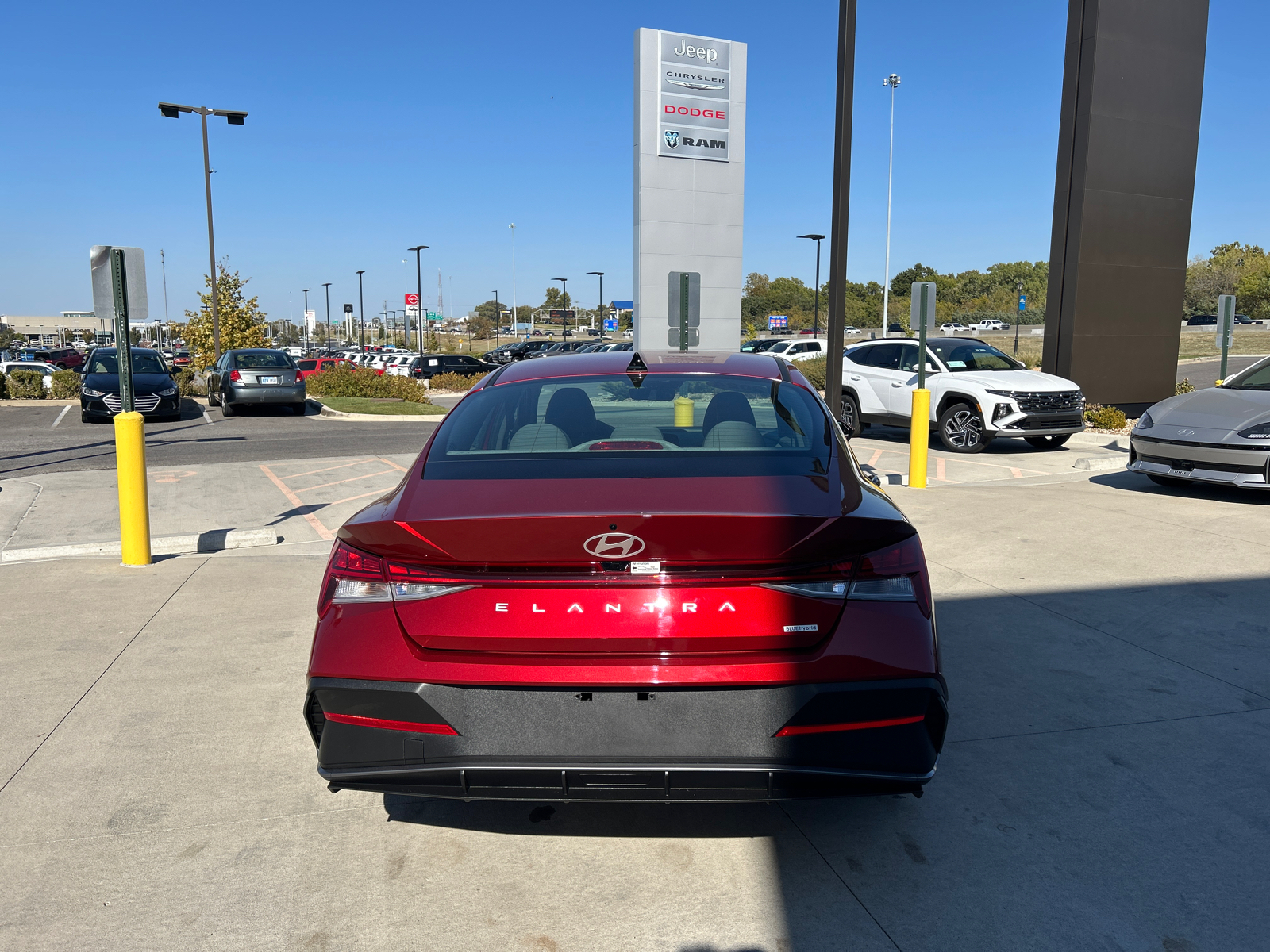 2024 Hyundai Elantra Hybrid Blue 8