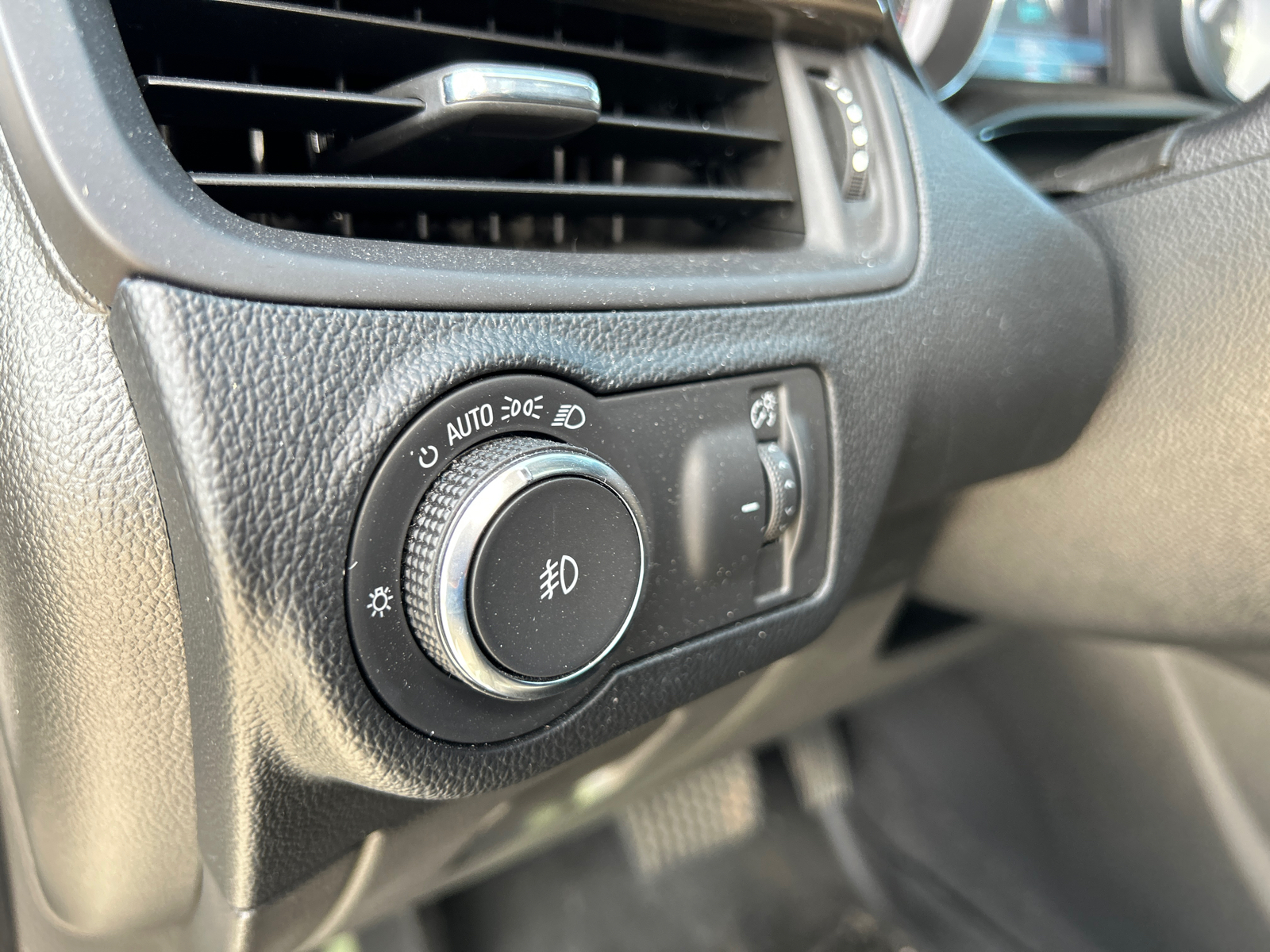 2019 Buick Envision Essence 25