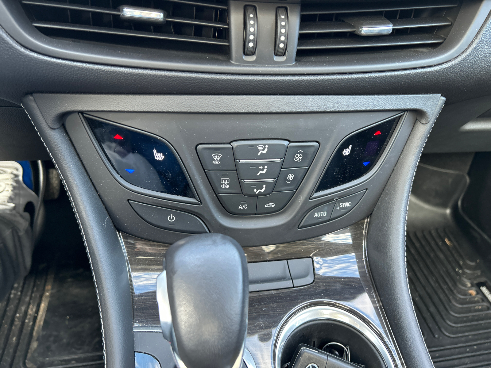 2019 Buick Envision Essence 34