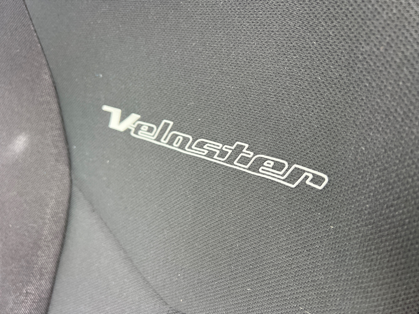 2015 Hyundai Veloster  29