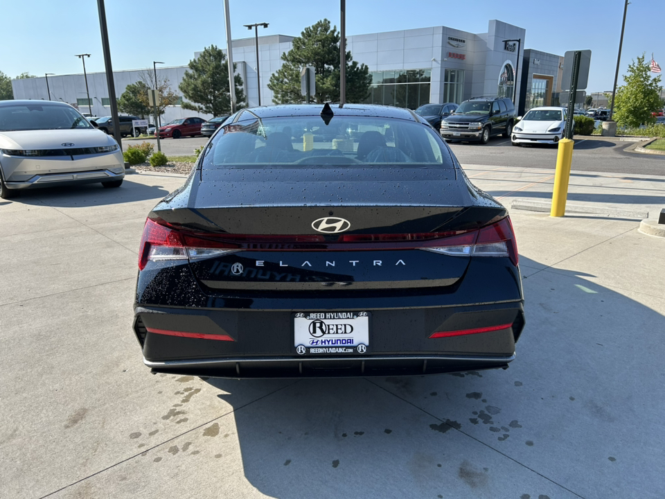 2024 Hyundai Elantra SE 8