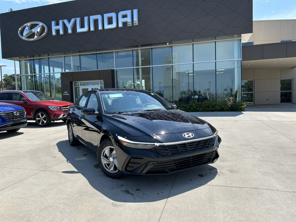 2024 Hyundai Elantra SE 1