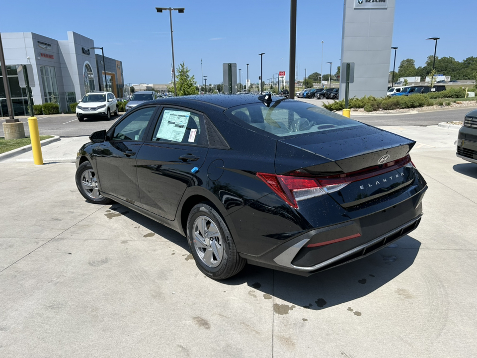 2024 Hyundai Elantra SE 7