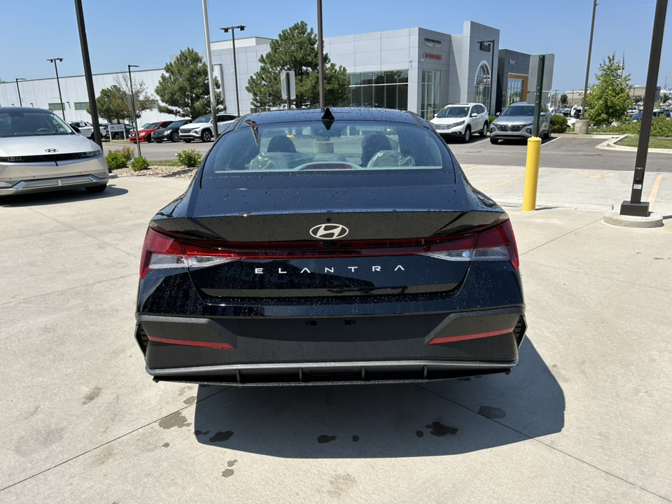 2024 Hyundai Elantra SE 8