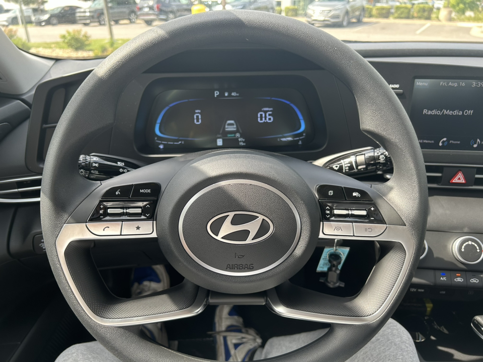 2024 Hyundai Elantra SE 26