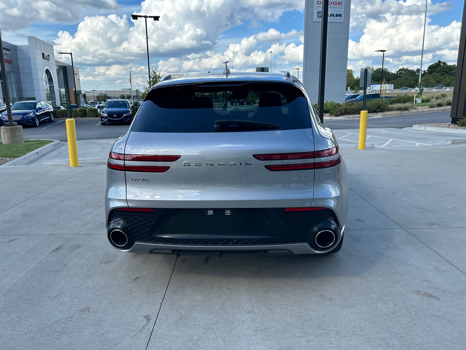 2023 Genesis GV70 2.5T 8