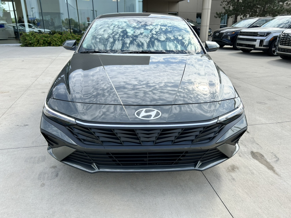 2024 Hyundai Elantra SE 3