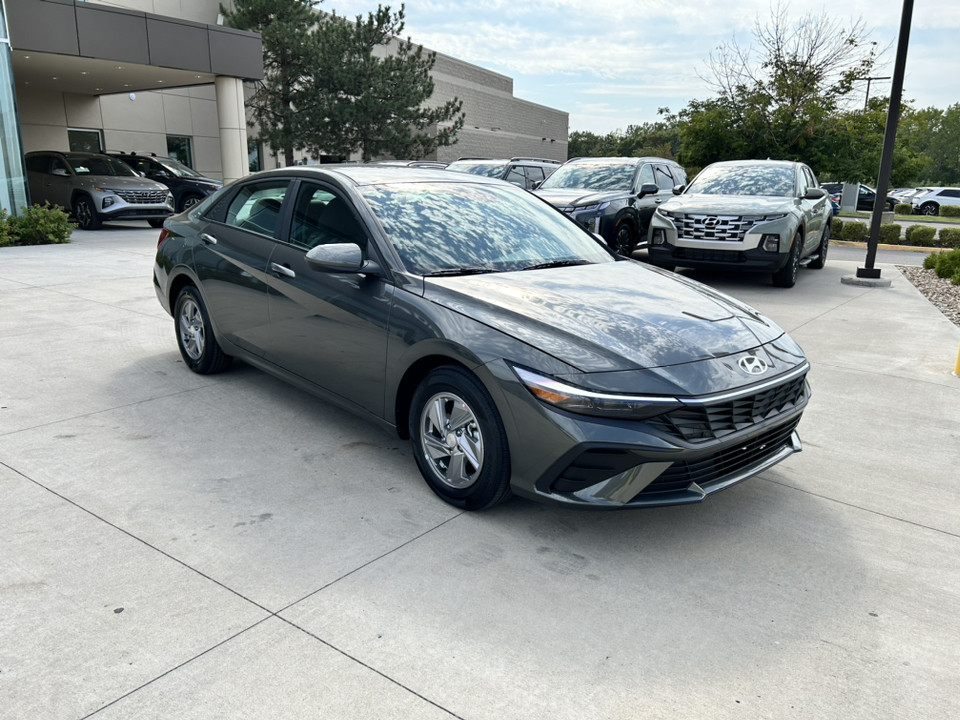 2024 Hyundai Elantra SE 4