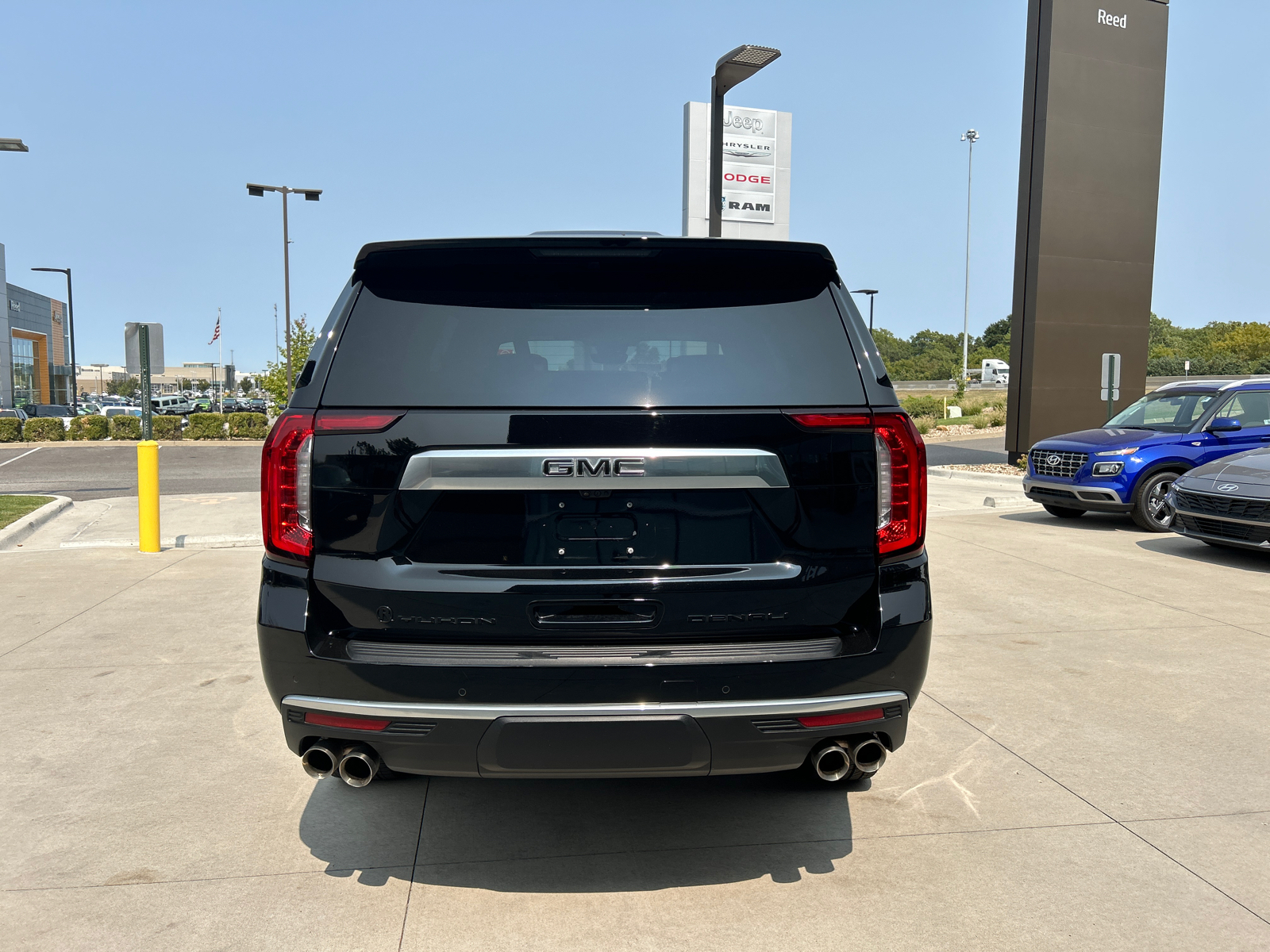 2023 GMC Yukon Denali 8