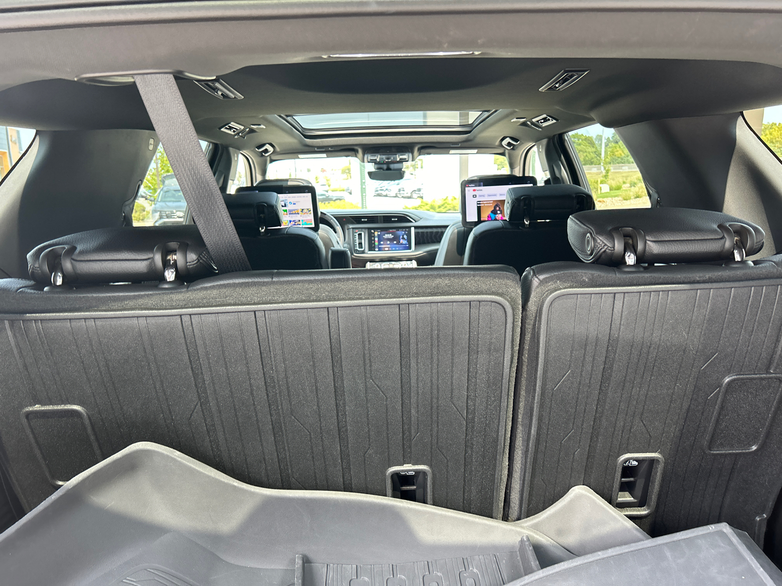 2023 GMC Yukon Denali 10