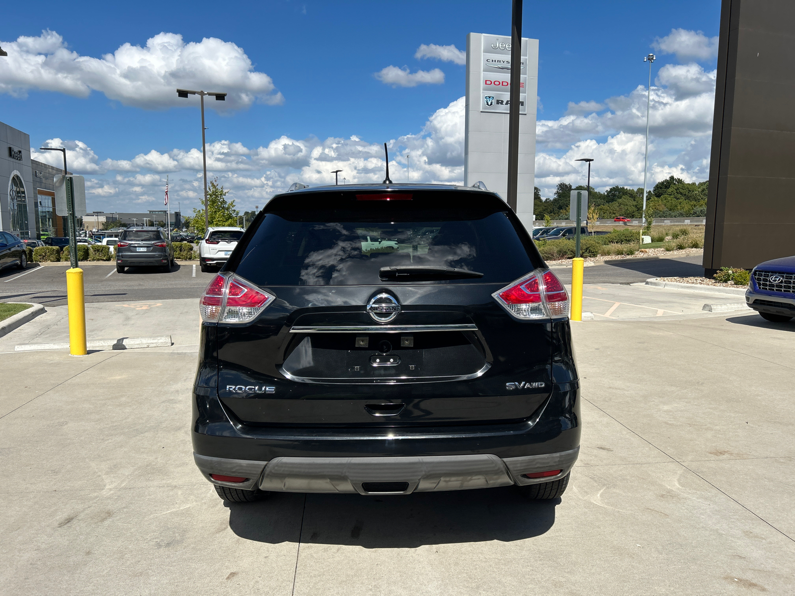 2016 Nissan Rogue SV 8