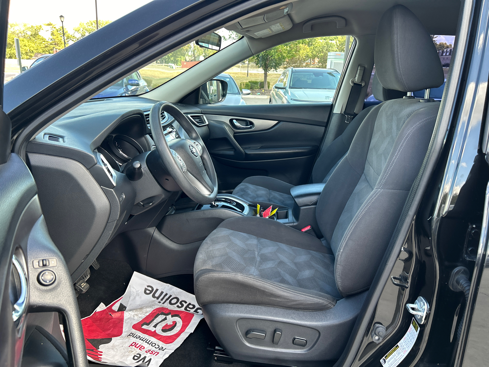 2016 Nissan Rogue SV 24