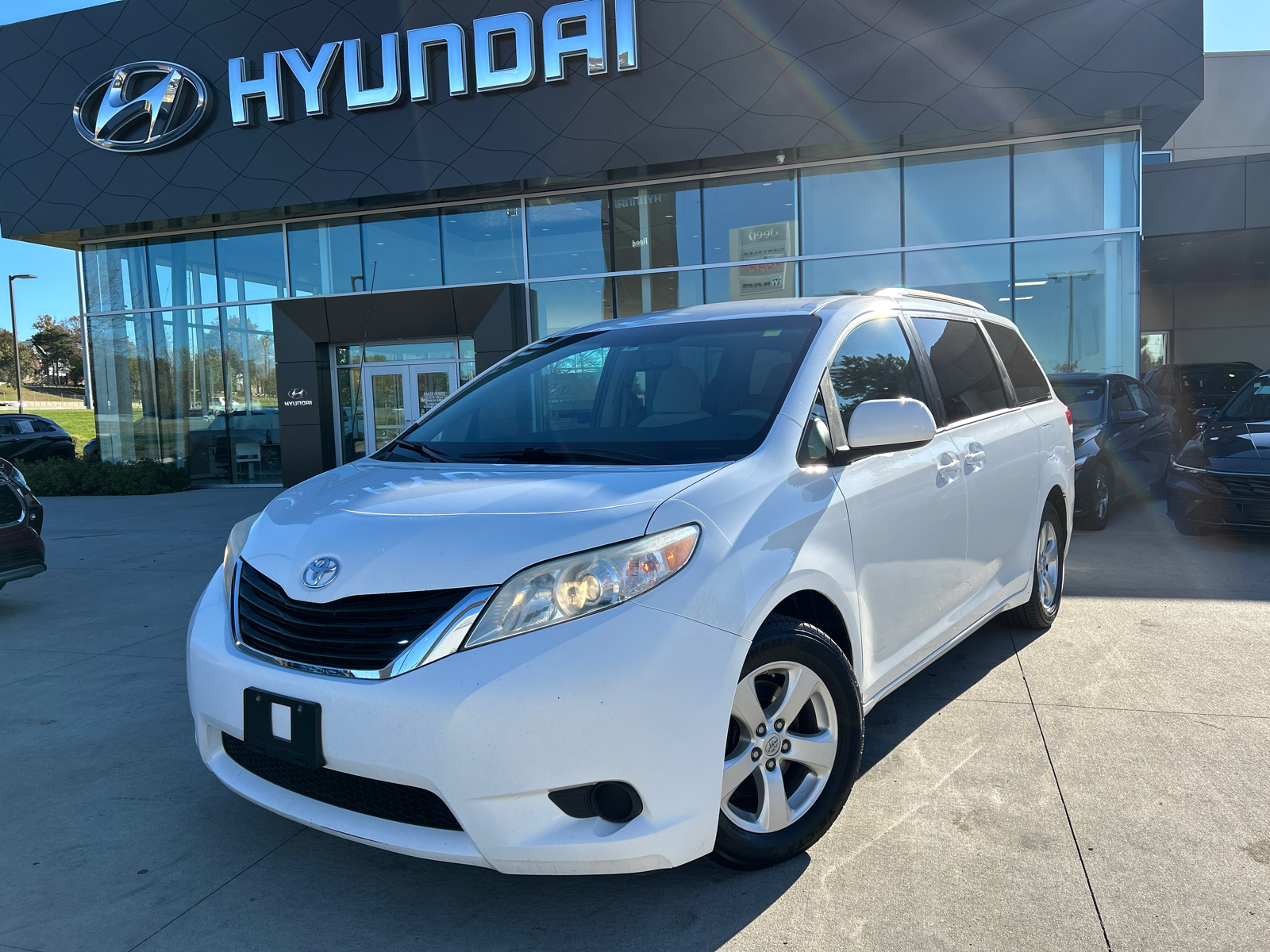 2014 Toyota Sienna LE 8-Passenger 1