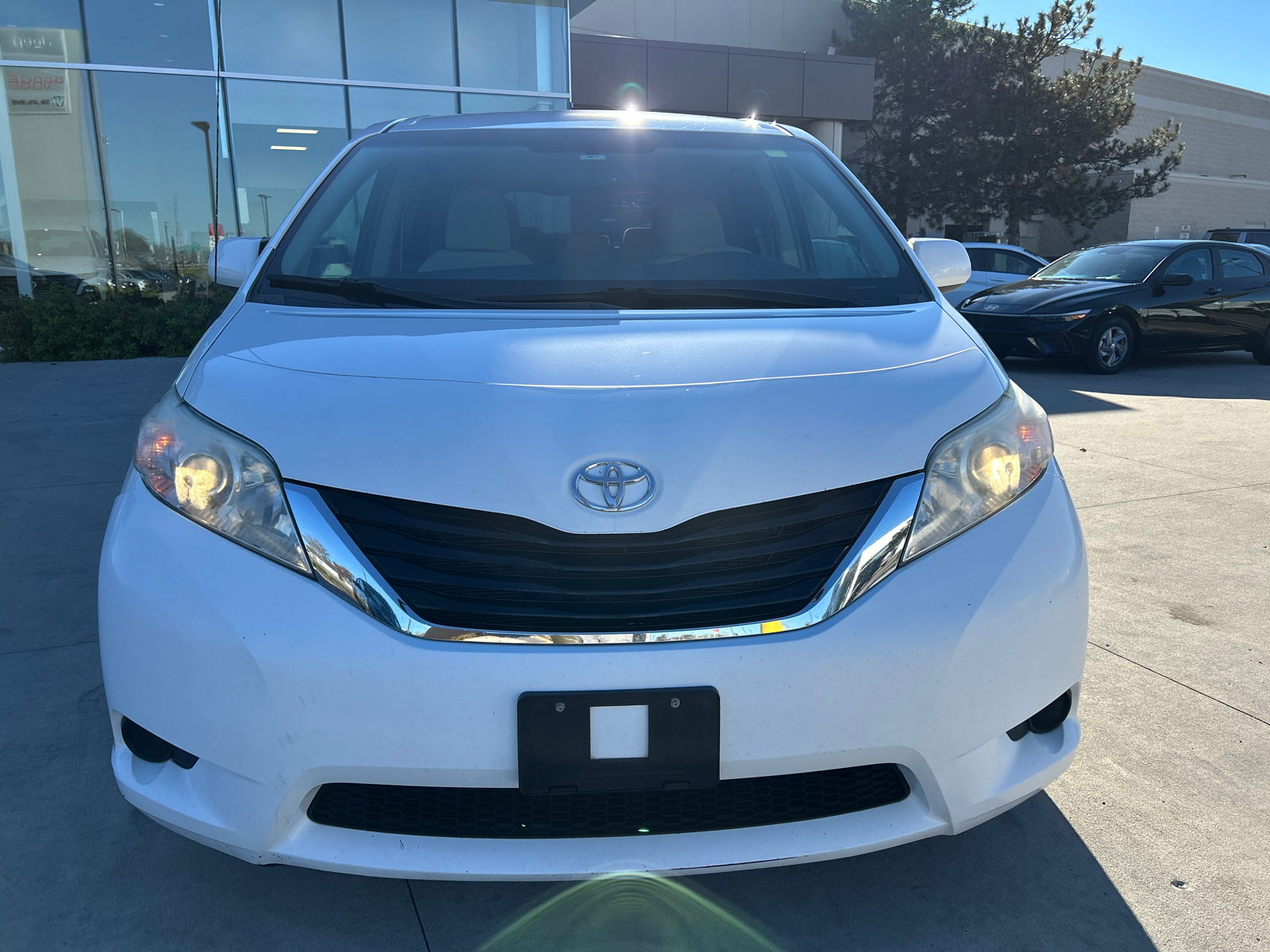 2014 Toyota Sienna LE 8-Passenger 3