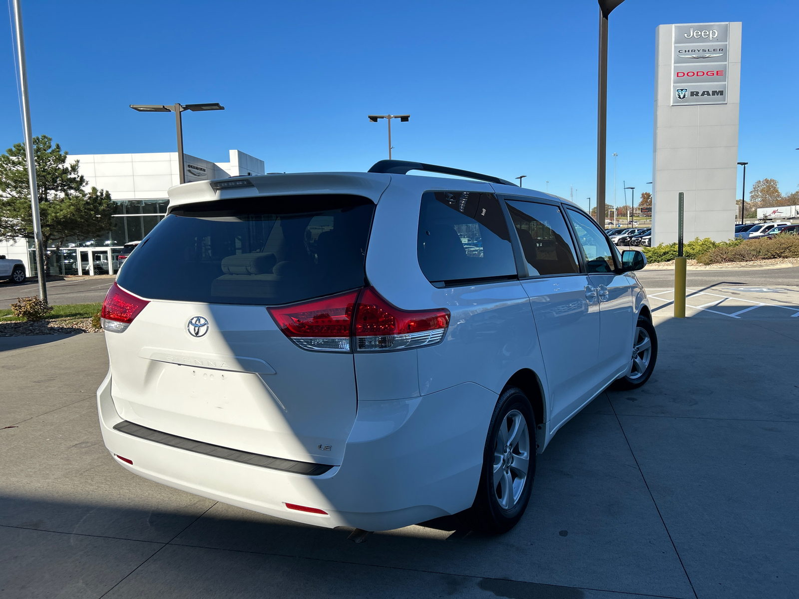 2014 Toyota Sienna LE 8-Passenger 7