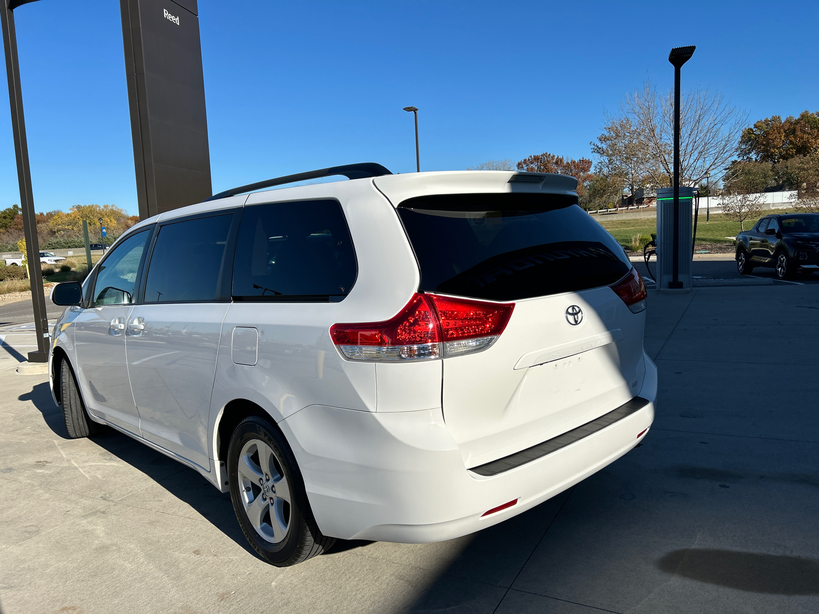 2014 Toyota Sienna LE 8-Passenger 11