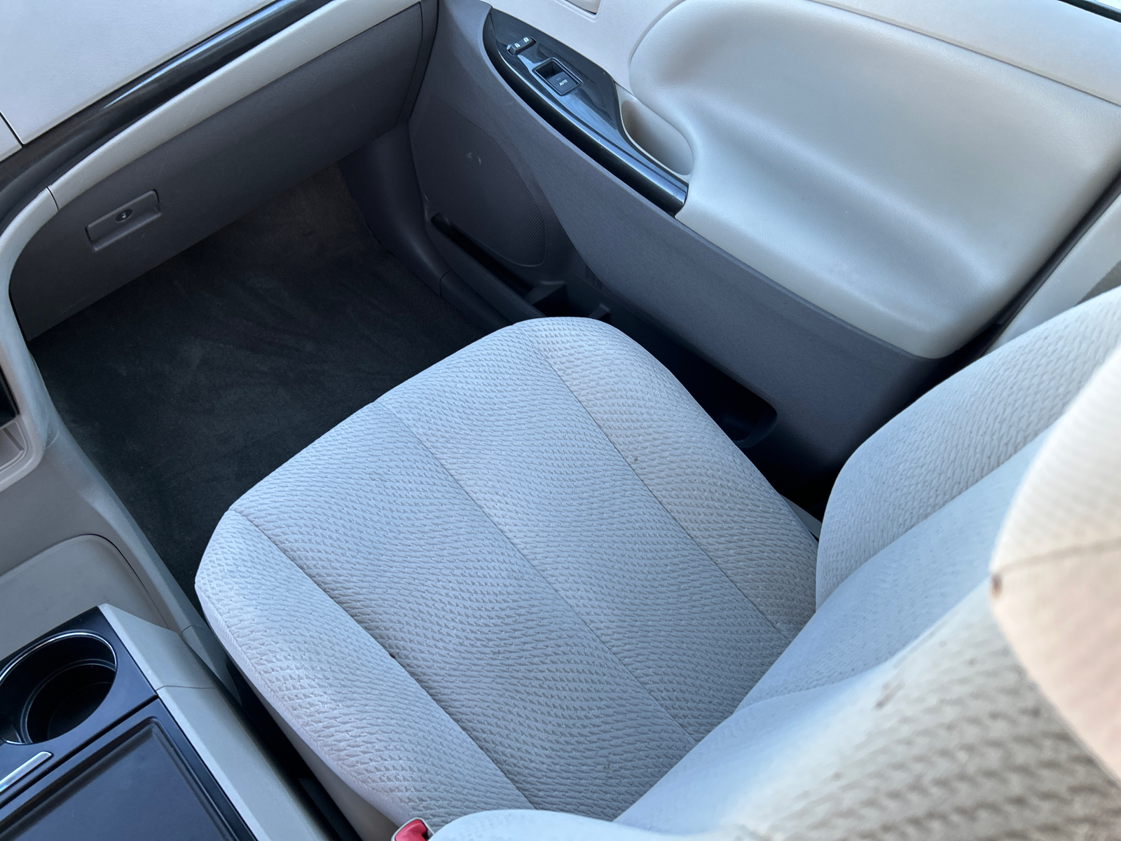 2014 Toyota Sienna LE 8-Passenger 16